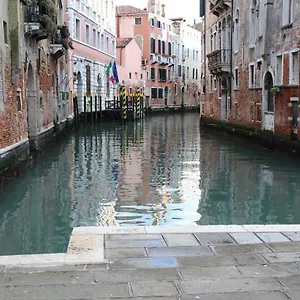 https://casa-delle-gondole.hotelinveneto.com